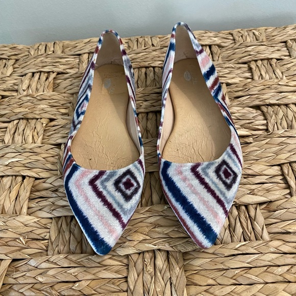 Dr. Scholl’s pointy flats, Aztec velvet pattern. - Picture 2 of 6